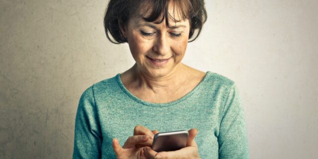 Phones for Seniors: A review of the best Cell Phones for Seniors